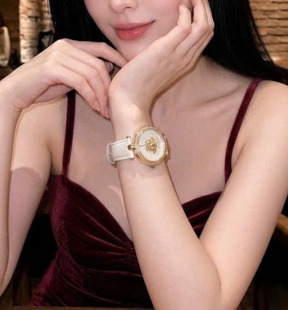 Đồng hồ nữ dây da Versace Quartz Swissmade Palazzo Empire White VECQ00218 - Ảnh 9