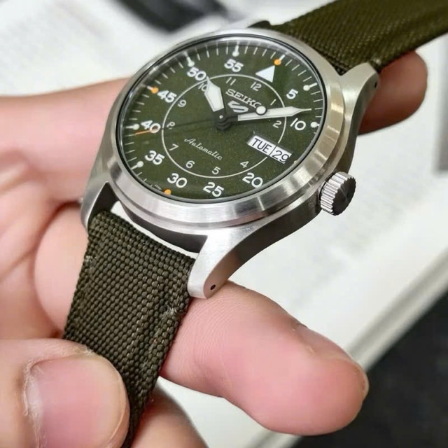 Đồng hồ nam dây vải Seiko 5 Sports Field Automatic SRPH29K1 - Ảnh 5